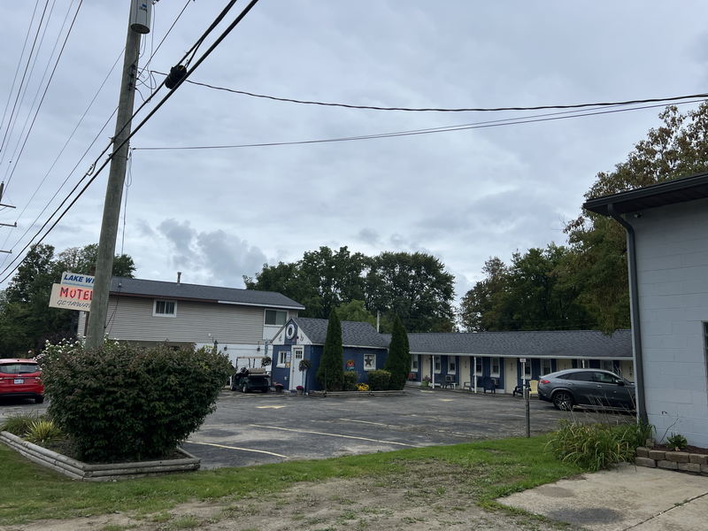 Lakewinds Motel (Lake Winds Motel, Reiferts Colonial Tourist Court)) - Sept 10Th 2023 (newer photo)